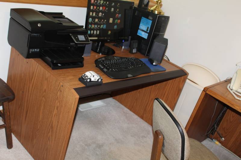 lot 170 image: Wood Computer Desk