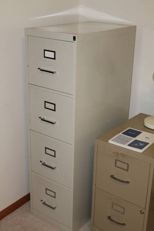 lot 172 image: American Locker Group Metal File Cabinet with 4-Drawers