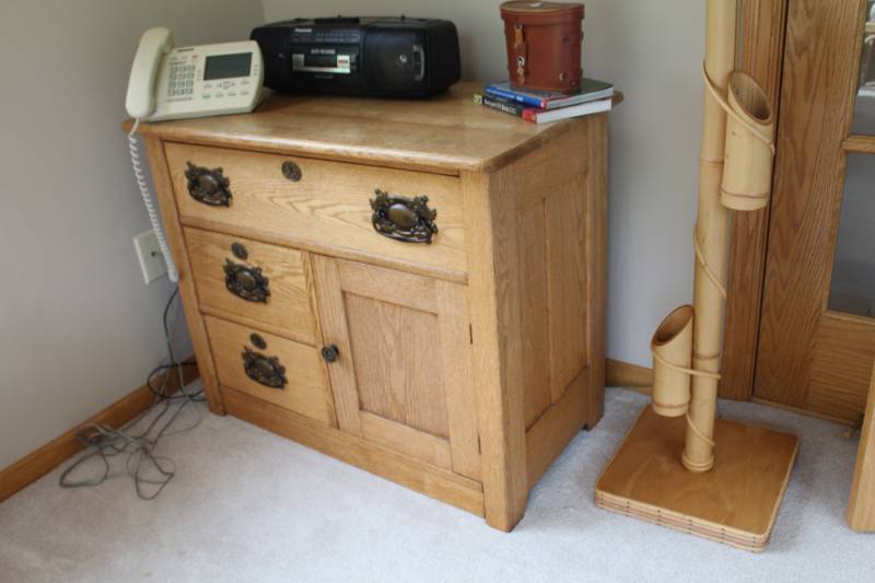 lot 135 image: Vintage Wood Chest with 3-Drawers, 1-Door