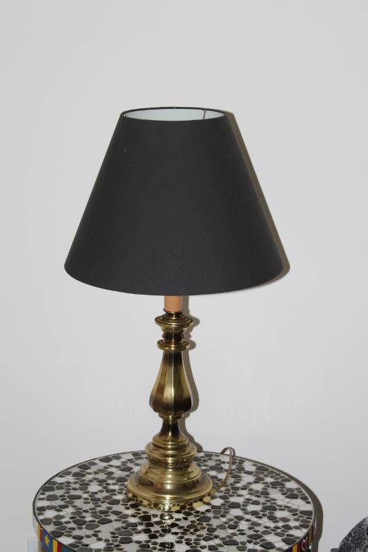 lot 138 image: Table Lamp
