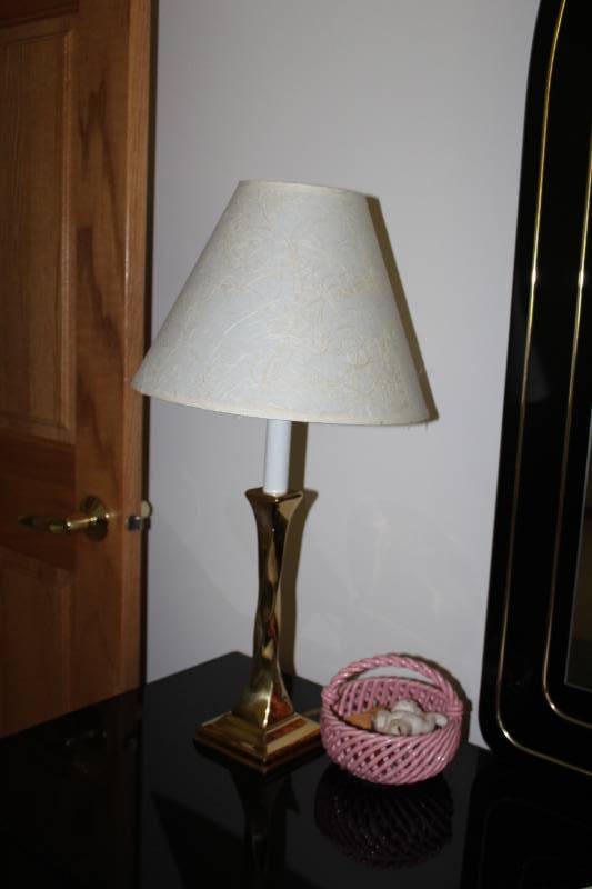 lot 140 image: Table Lamp