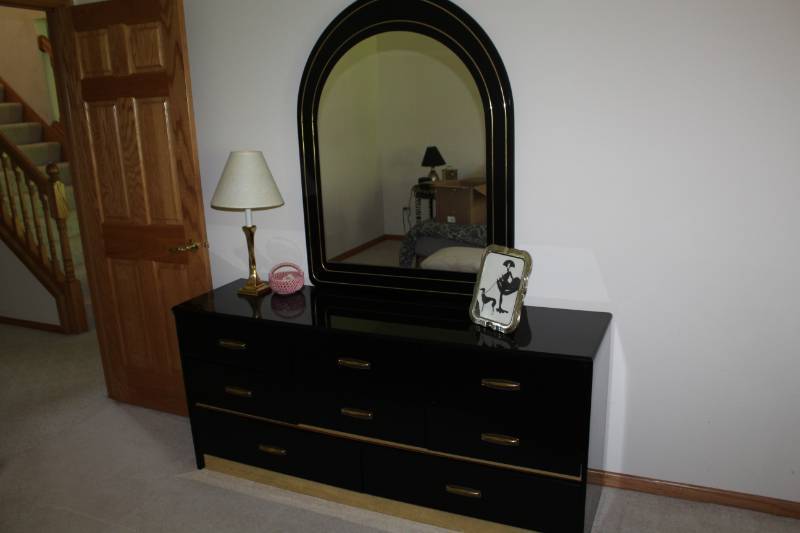 lot 143 image: Wood Dresser with Wood Vanity Mirror