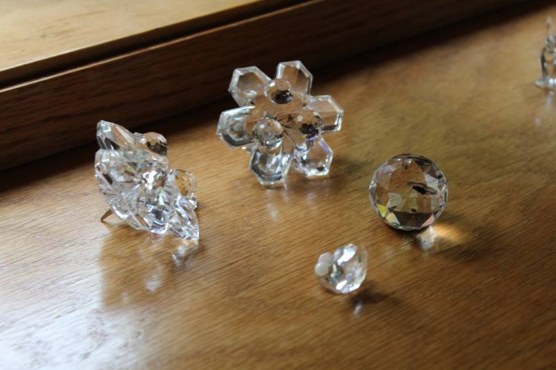 lot 147 image: Lot of (4) Swarovski Crystal Table Figurines and Dcor