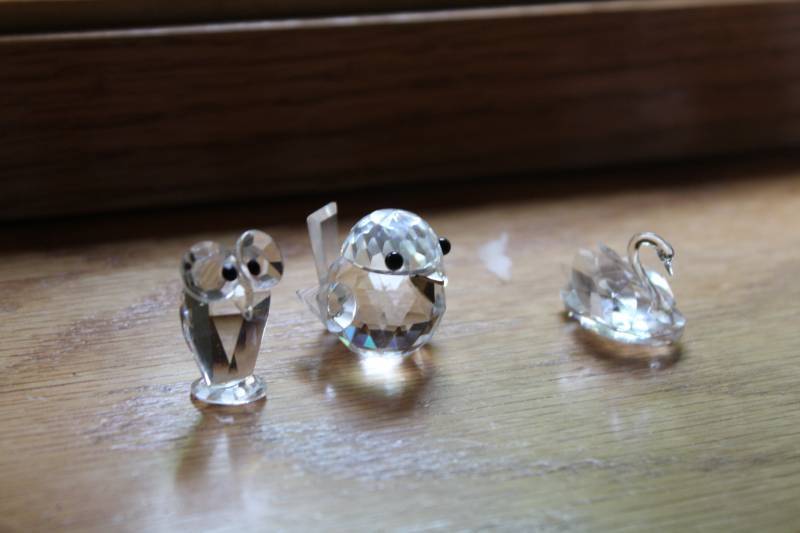 lot 148 image: Lot of (3) Swarovski Owl,Swan,Bird Crystal Table Figurines and Dcor