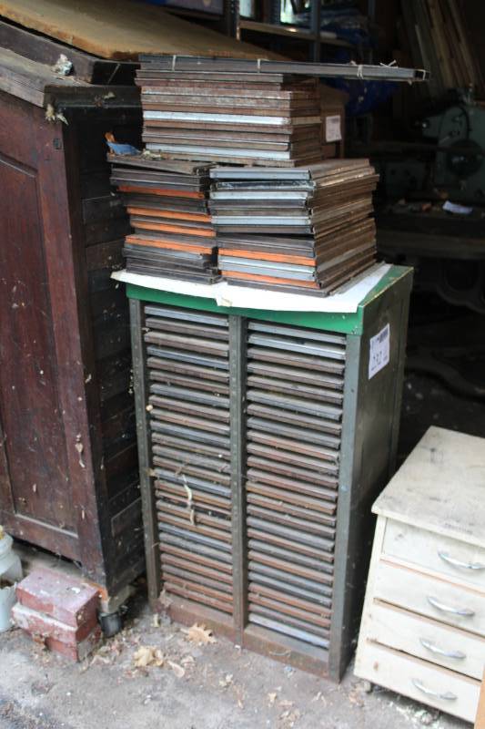 lot 232 image: Metal Shelf with Extra Shelves