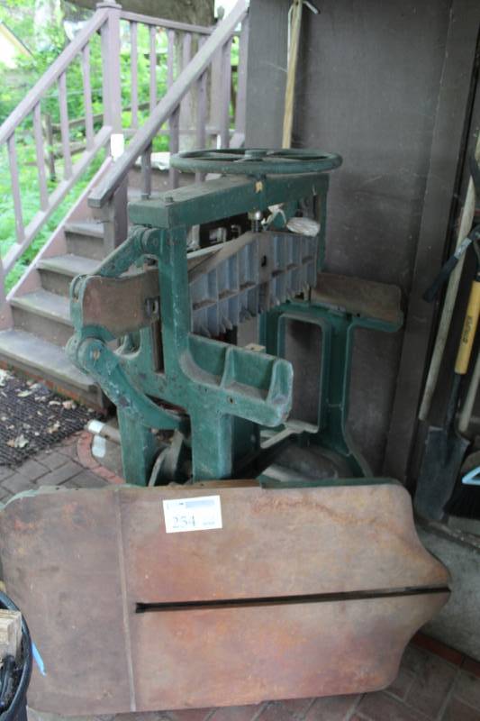 lot 254 image: Advance 24-inch Cutter