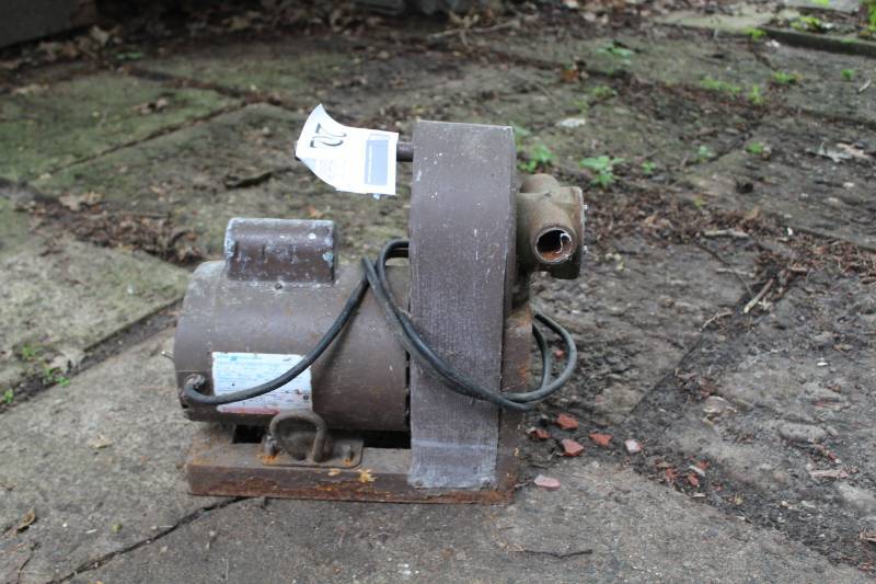 lot 262 image: MagneTek Century Electric Pump
