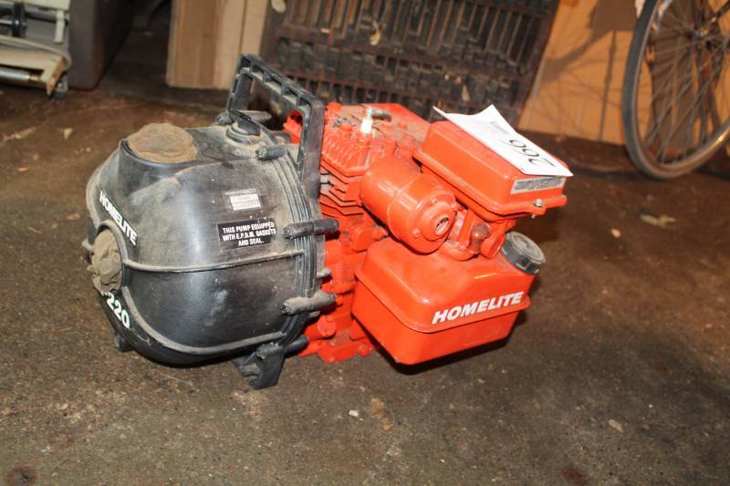 lot 266 image: Homelite Pump with Briggs & Stratton 3hp. Motor
