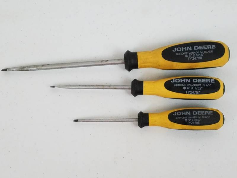 lot 11 image: John Deere Chrome Vanadium Blade Screwdriver