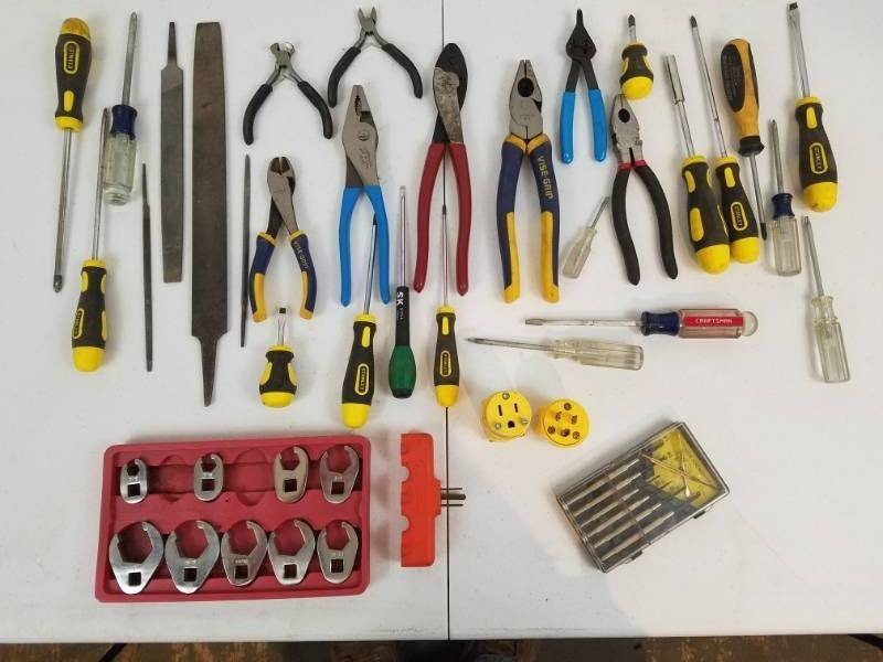 lot 12 image: 30 plus lot of vise-grip & stanley tools