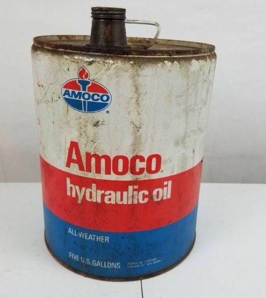 lot 17 image: 5 Gallon Hydraulic Oil Can