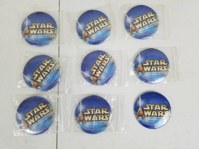 lot 25 image: Star Wars Buttons
