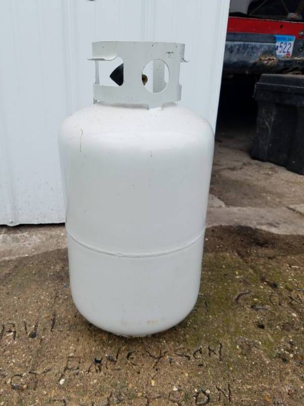 lot 31 image: 50 pound Propane Tank