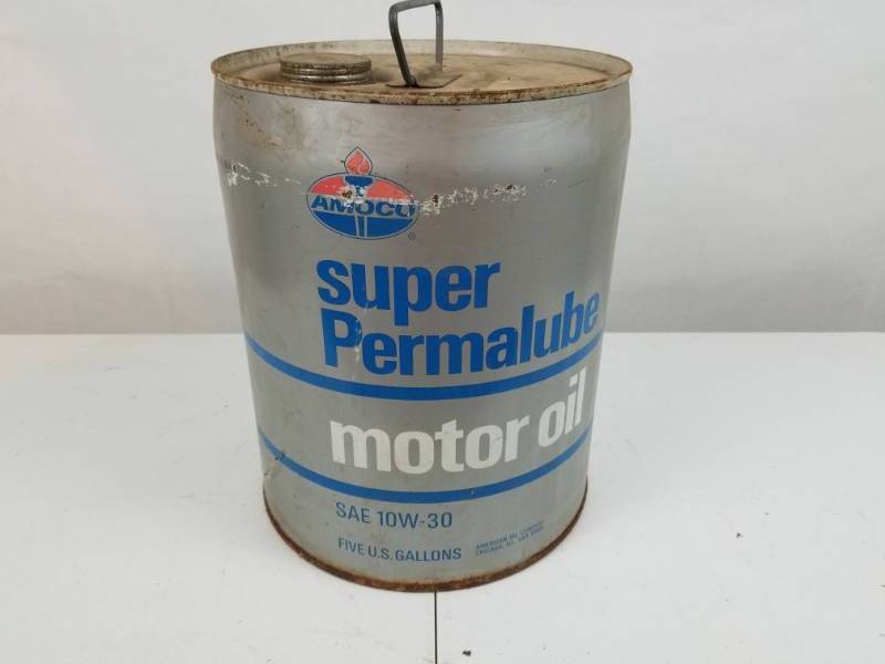 lot 19 image: 5 gallon AMOCO Super Permaluble Motor Oil Can