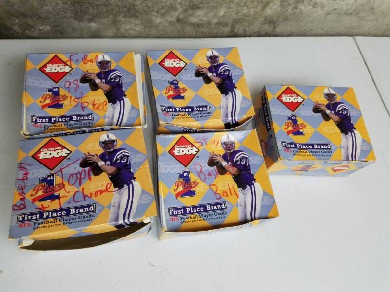 lot 38 image: Large lot of Football Baseball Hockey and Basket Ball Cards