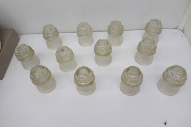 lot 69 image: 12 Vintage Insulators