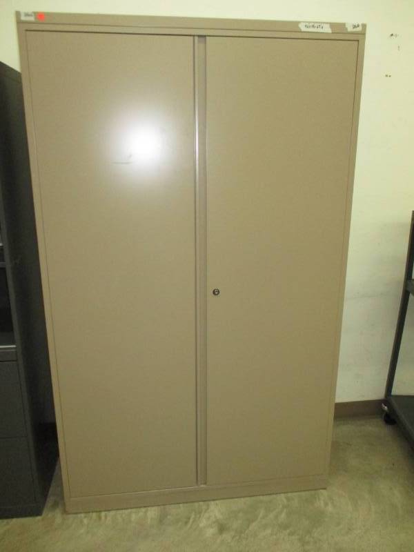 lot 11 image: Commercial Metal Cabinet with shelves