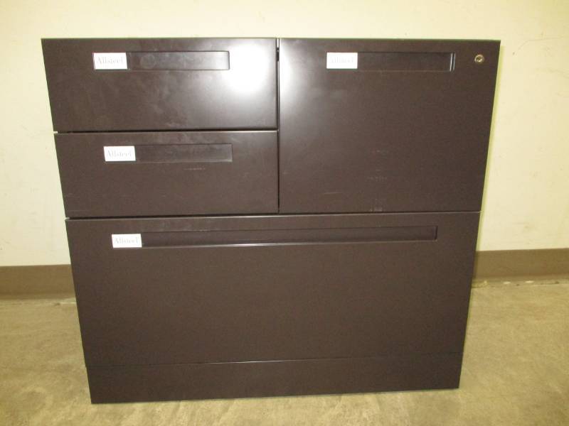 lot 13 image: Commercial Metal File Drawer Desk