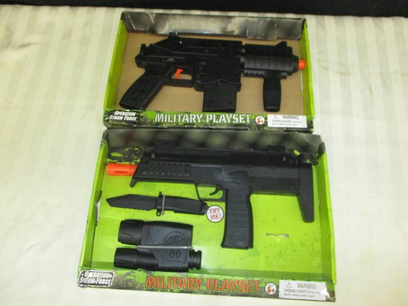 lot 19 image: Military Playset Guns