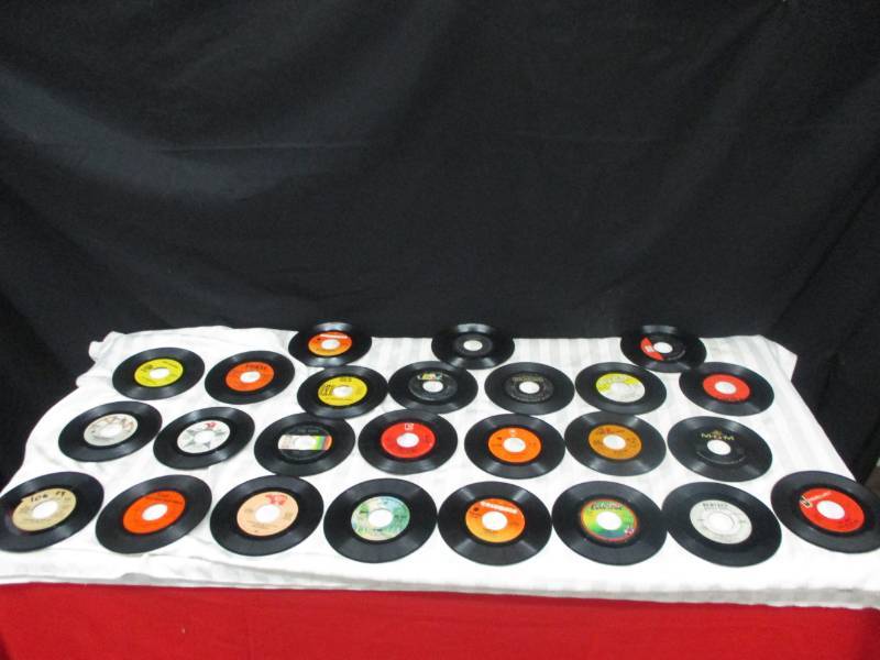 lot 54 image: 25ct of  45 Records