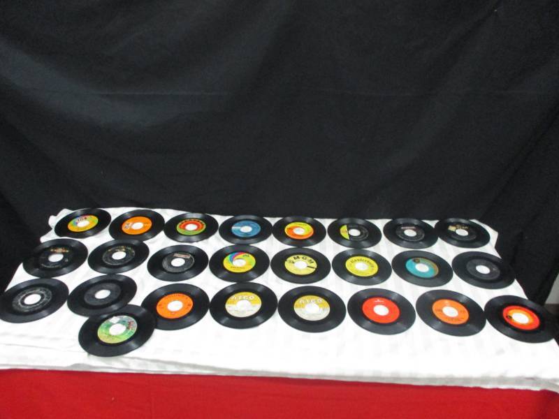 lot 57 image: 25ct of  45 Records