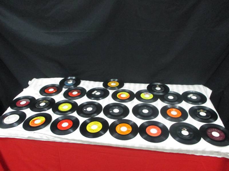 lot 58 image: 25ct of  45 Records