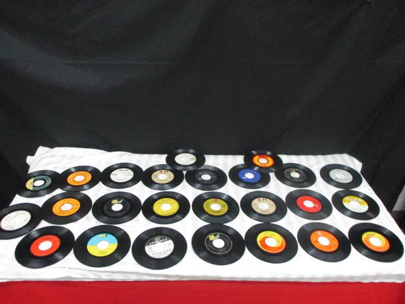 lot 60 image: 25ct of  45 Records