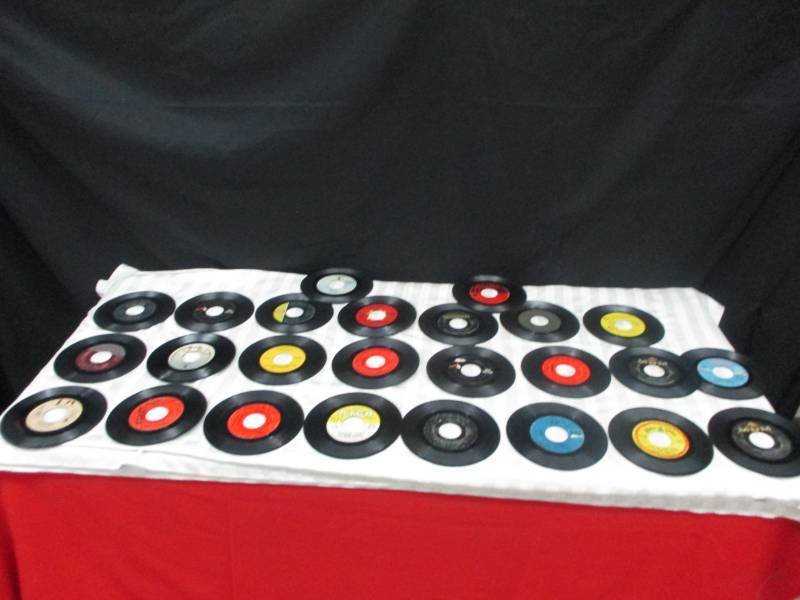 lot 62 image: 25ct of  45 Records
