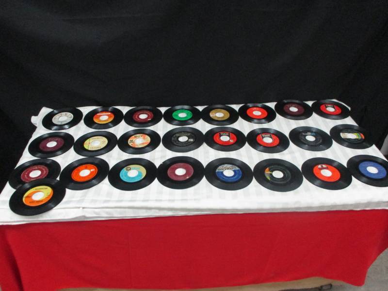 lot 81 image: 25ct of  45 Records