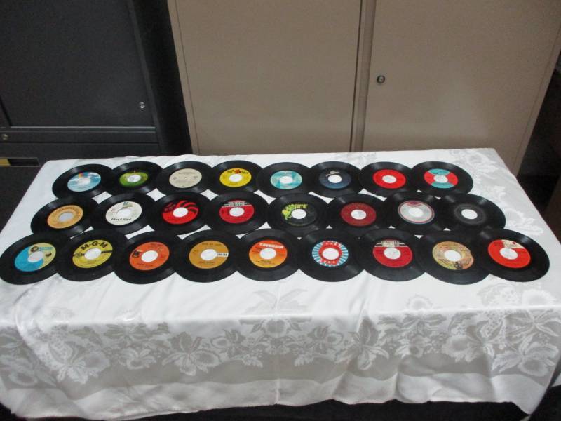 lot 84 image: 25ct of  45 Records