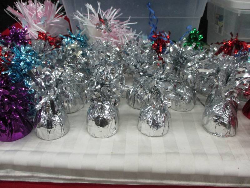 lot 100 image: 2 Tubs of Weights for Balloons and Decorations