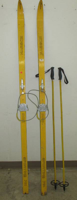 lot 106 image: Edsbyn Sporting 761 Skis and Poles