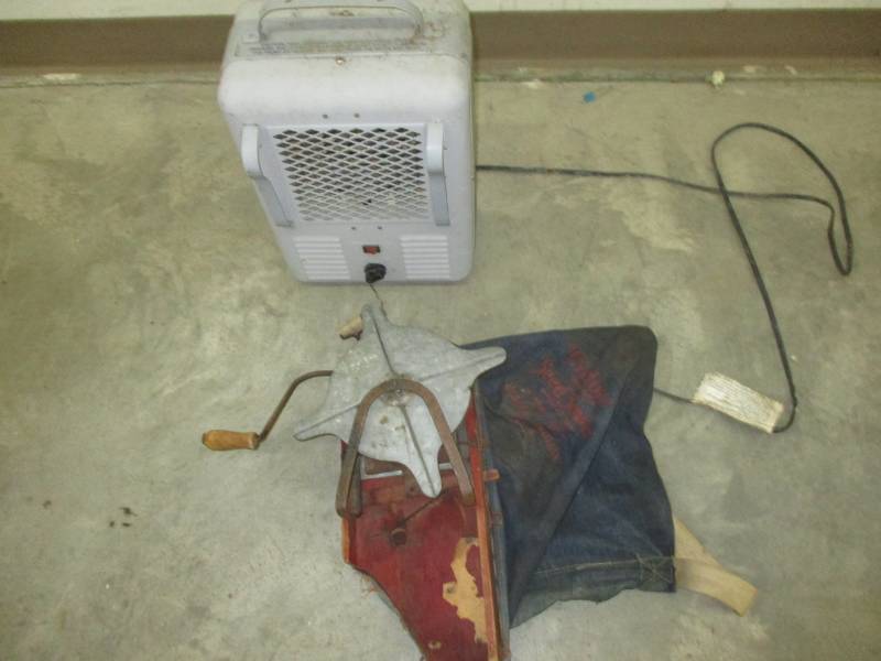 lot 113 image: Old Cyclone Seeder and Barn Heater they work