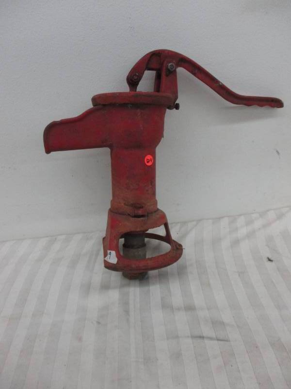 lot 124 image: Antique Water Pump Head, DUPLEX MFG Co, Superior WI. USA Davey Cast Iron