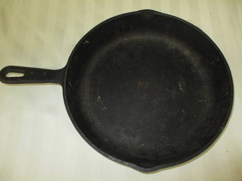 lot 141 image: Cast Iron Fry Pan No 8 10 58 