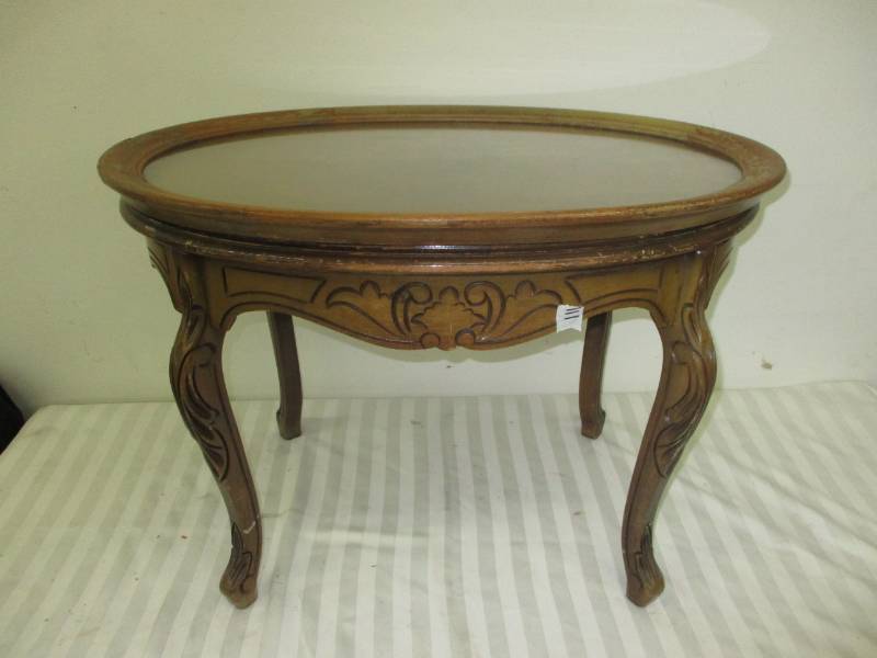 lot 149 image: Vintage Oval Table with Glass Framed top that comes off as a tray