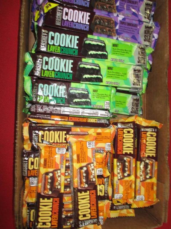 lot 158 image: 40 Herseys Cookie Layer Candy Bars