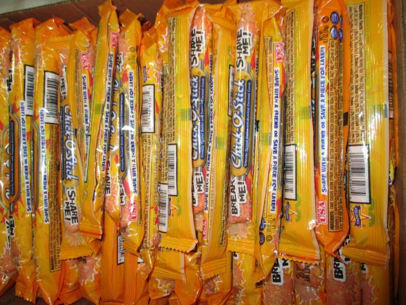 lot 184 image: 50 Chick-o-Sticks
