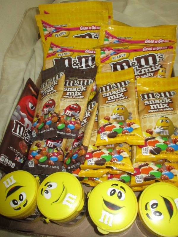 lot 194 image: 20 Packs of m&Ms