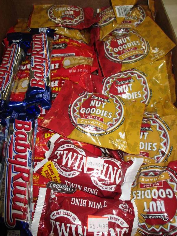 lot 198 image: 39 Various Candy Bars
