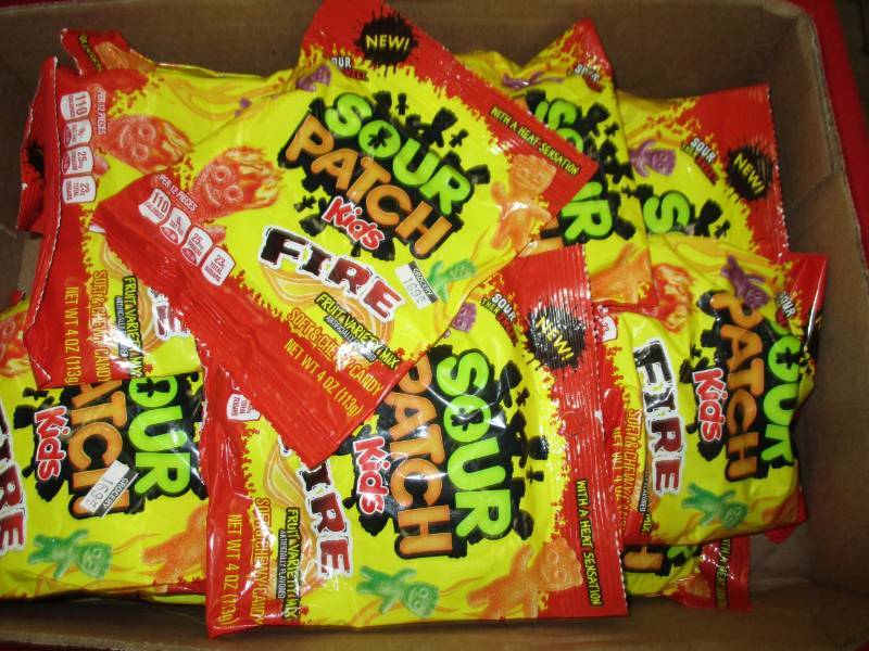 lot 199 image: 16 Packs of Sour Patch
