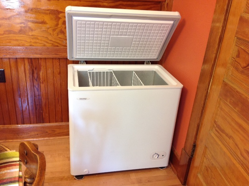 lot 1 image: Chest Freezer