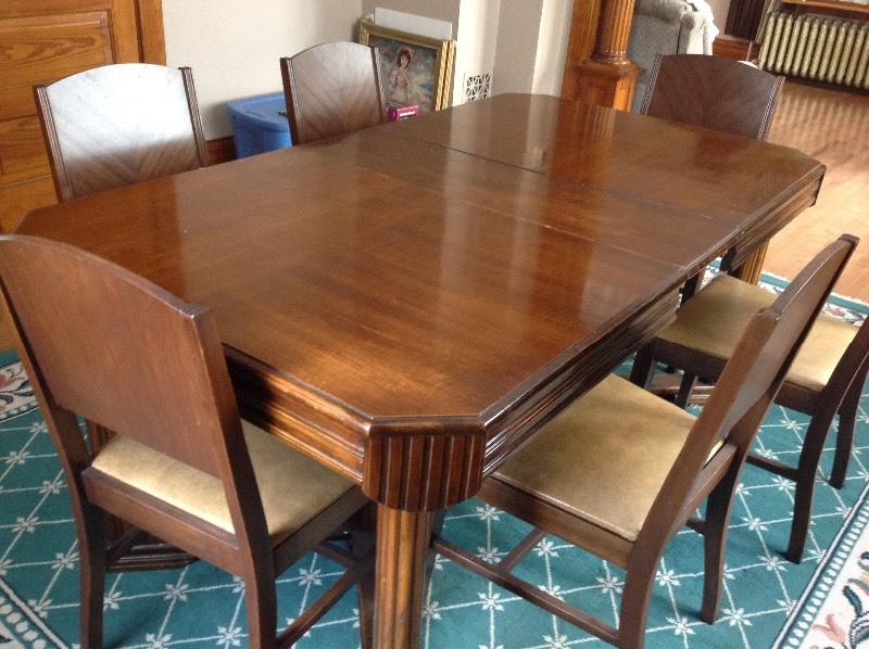 lot 4 image: Formal Dining Table & 6 Chairs