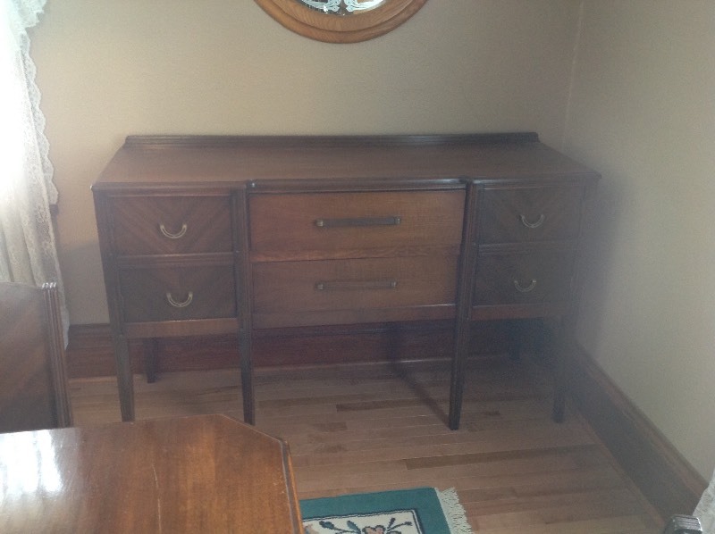 lot 5 image: Side Table