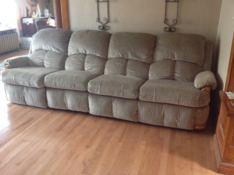lot 8 image: Couch With 2 Recliners