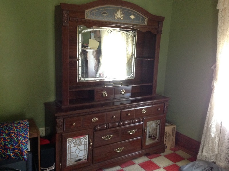 lot 13 image: Bedroom Dresser With Mirror