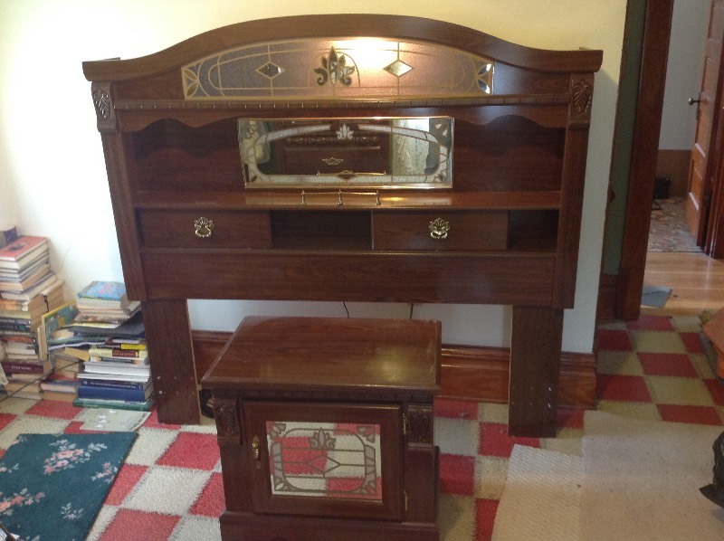 lot 15 image: Queen Size Headboard & Nightstand