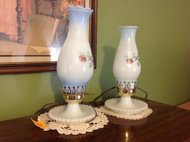 lot 16 image: 2 Decorative Lamps