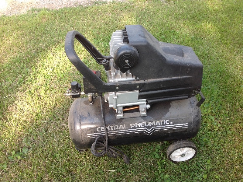 lot 18 image: Air Compressor