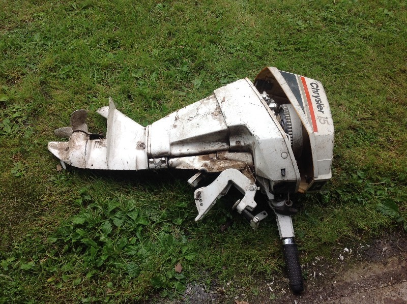 lot 25 image: Chrysler 15HP Boat Motor